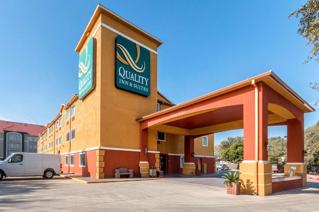 Quality Inn & Suites SeaWorld North Main image 1